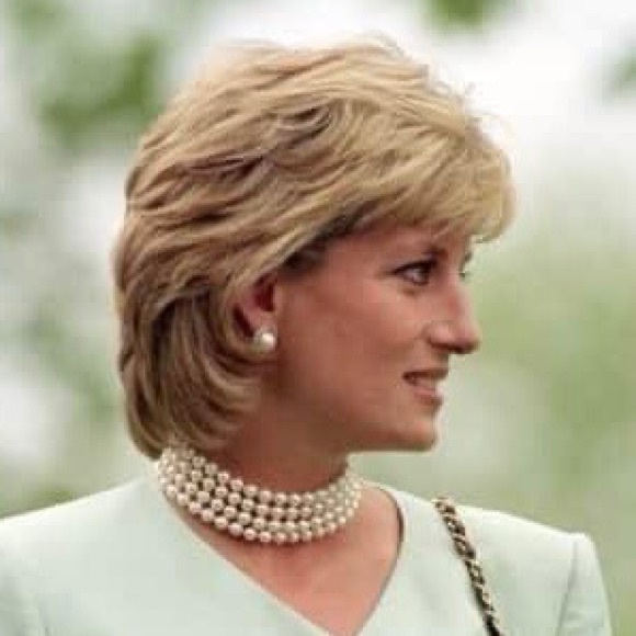 Beautiful Faux Pearl Necklace with 5 strands - Picture 10 of 10